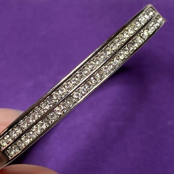 💛 White Gold Plated CZ Bangle Bracelet - Picture 3 of 4